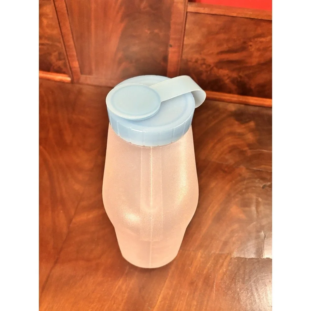 Vintage Rubbermaid Servin' Saver 1.75 Qt Drink Container Pitcher Blue Lid‎ 56 oz
